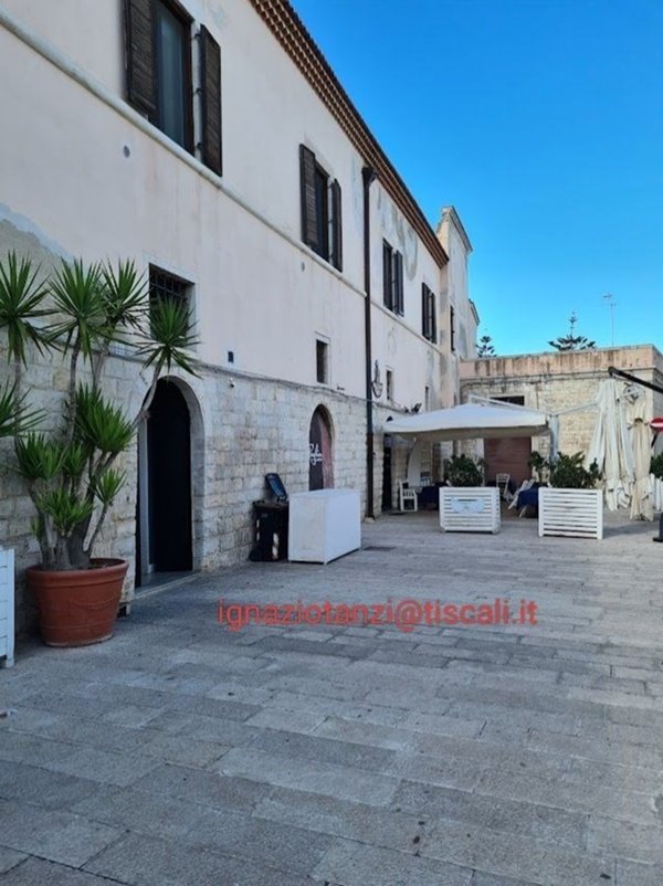 locale commerciale in vendita a Barletta in zona Centro Città