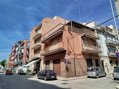 locale commerciale in vendita a Barletta in zona Borgovilla