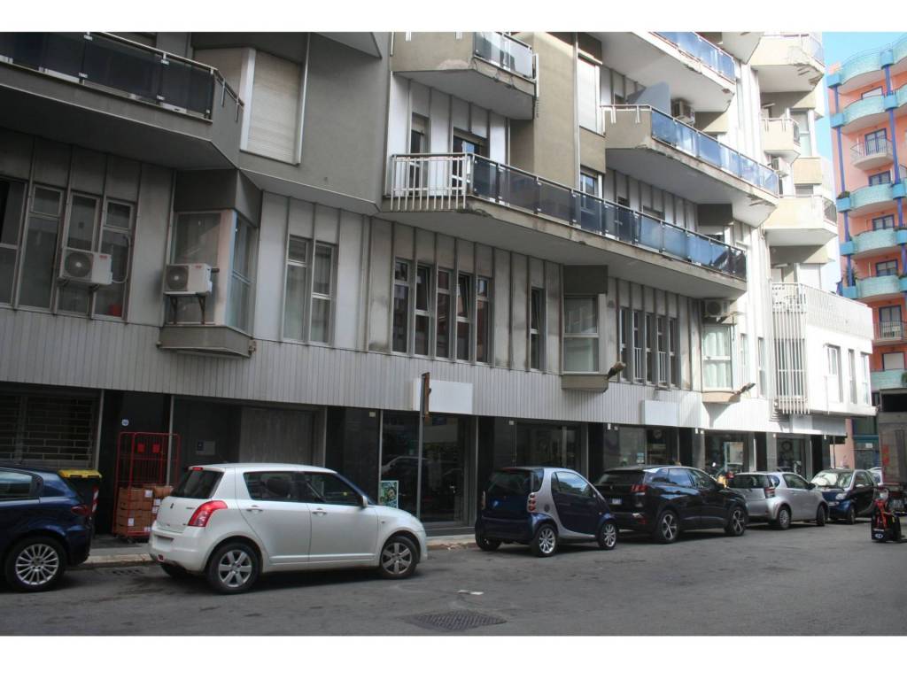 negozio in vendita a Barletta in zona Centro Città