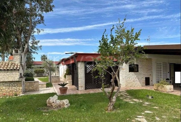casa indipendente in vendita a Barletta in zona Fiumara