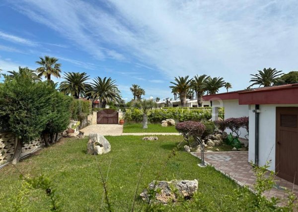 casa indipendente in vendita a Barletta in zona Fiumara