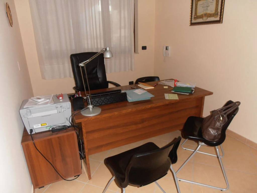 ufficio in vendita a Barletta in zona Settefrati