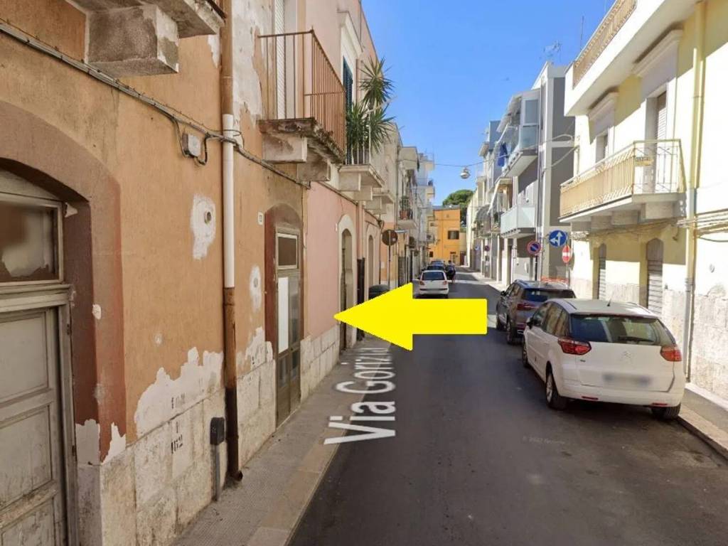 negozio in vendita a Barletta in zona Patalini