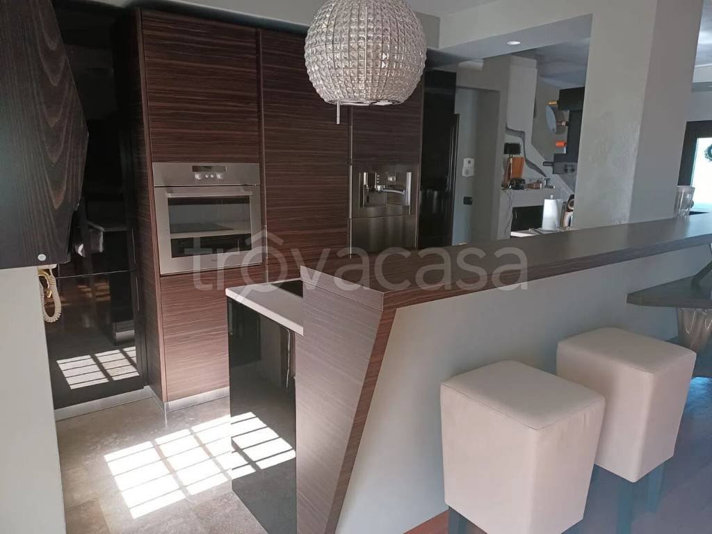 casa indipendente in vendita a Barletta in zona Patalini