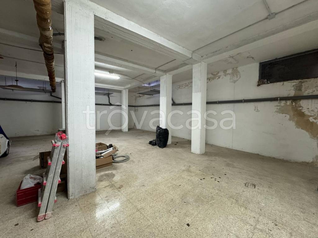 locale commerciale in vendita a Barletta in zona Patalini