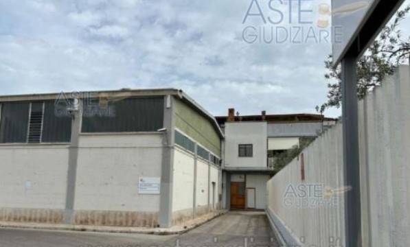 capannone in vendita a Barletta in zona Montaltino