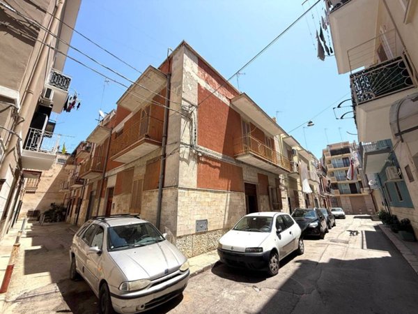 intera palazzina in vendita a Barletta in zona Borgovilla