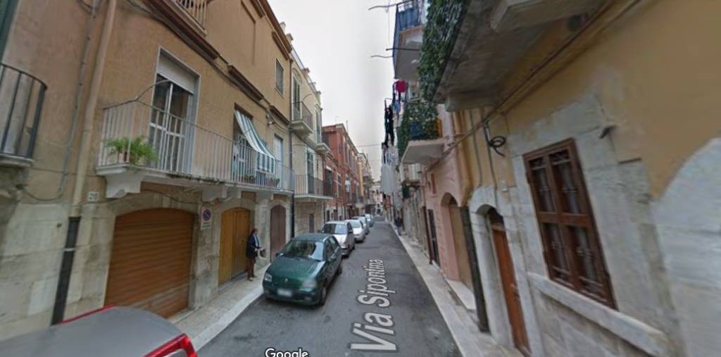 negozio in vendita a Barletta in zona Centro Città