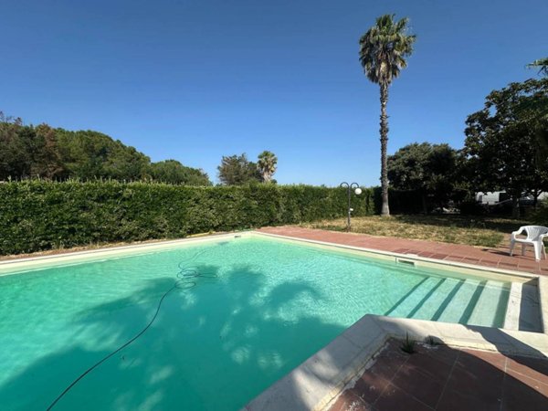 casa indipendente in vendita a Barletta in zona Patalini