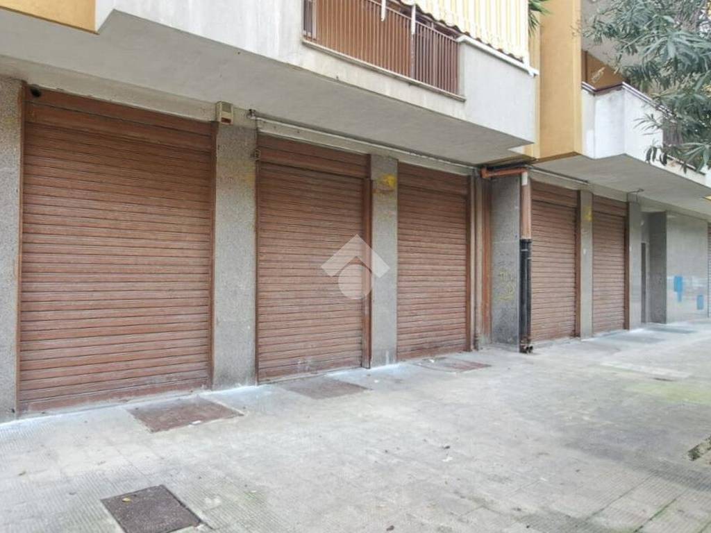 negozio in vendita a Barletta in zona Patalini