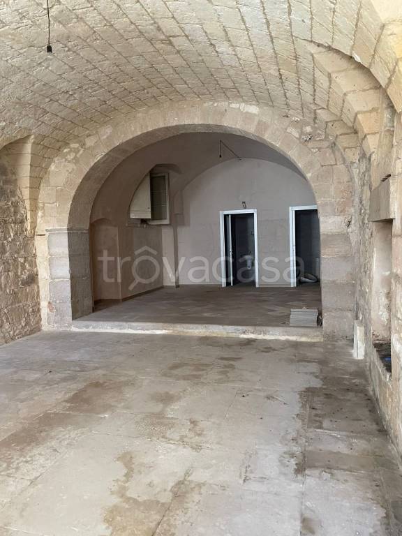negozio in vendita a Barletta in zona Santa Maria