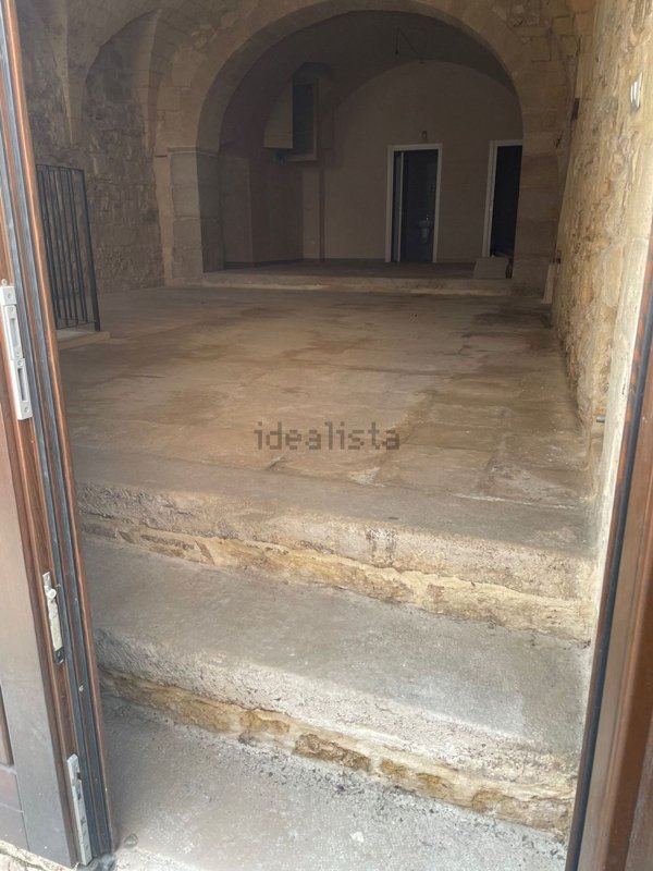 locale commerciale in vendita a Barletta