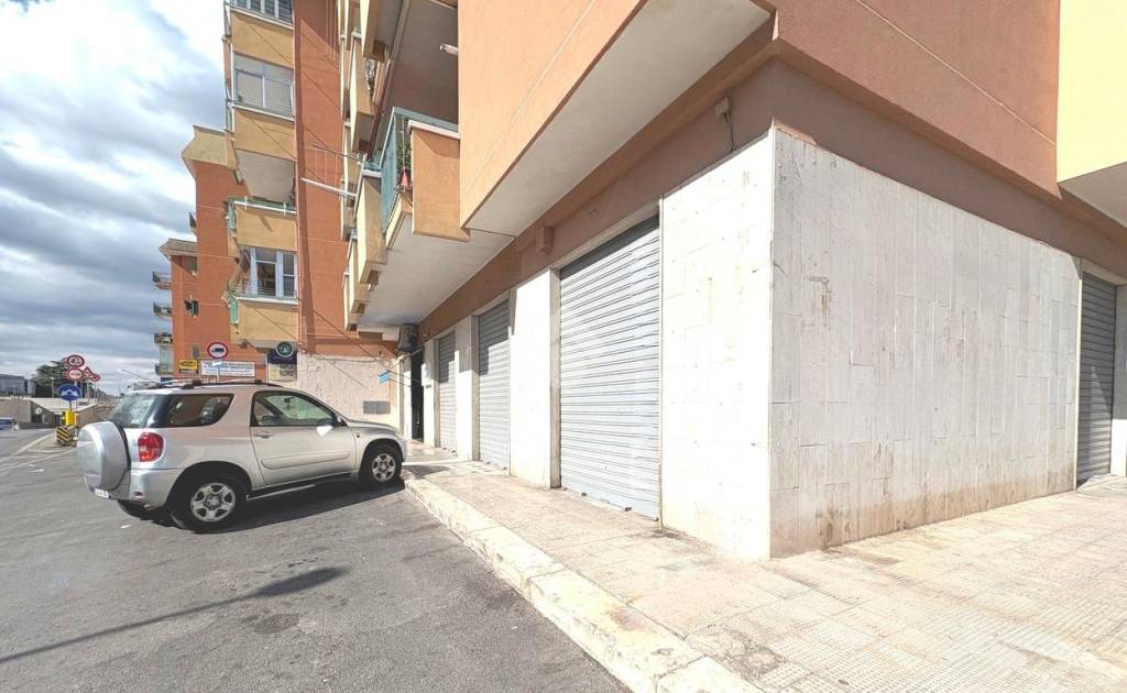 locale commerciale in vendita a Barletta