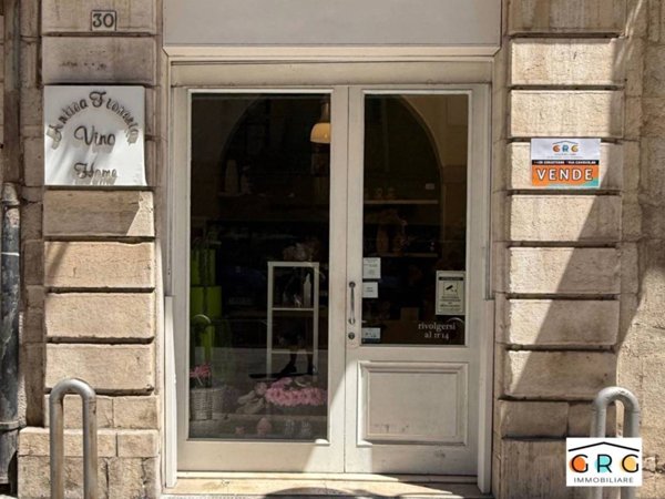 negozio in vendita a Barletta in zona Centro Città