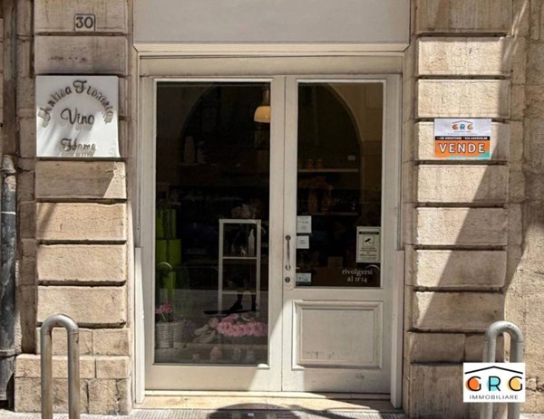 negozio in vendita a Barletta in zona Centro Città