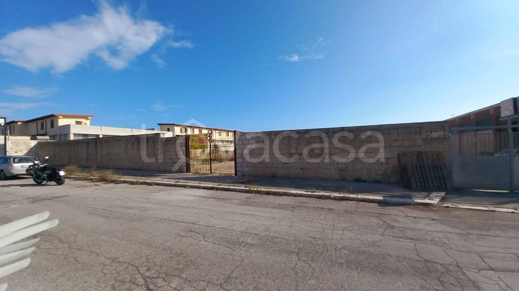 locale commerciale in vendita a Barletta