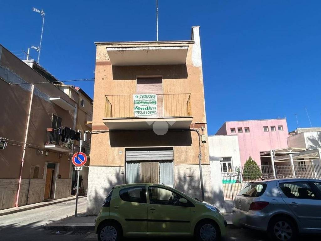 intera palazzina in vendita a Barletta in zona Patalini