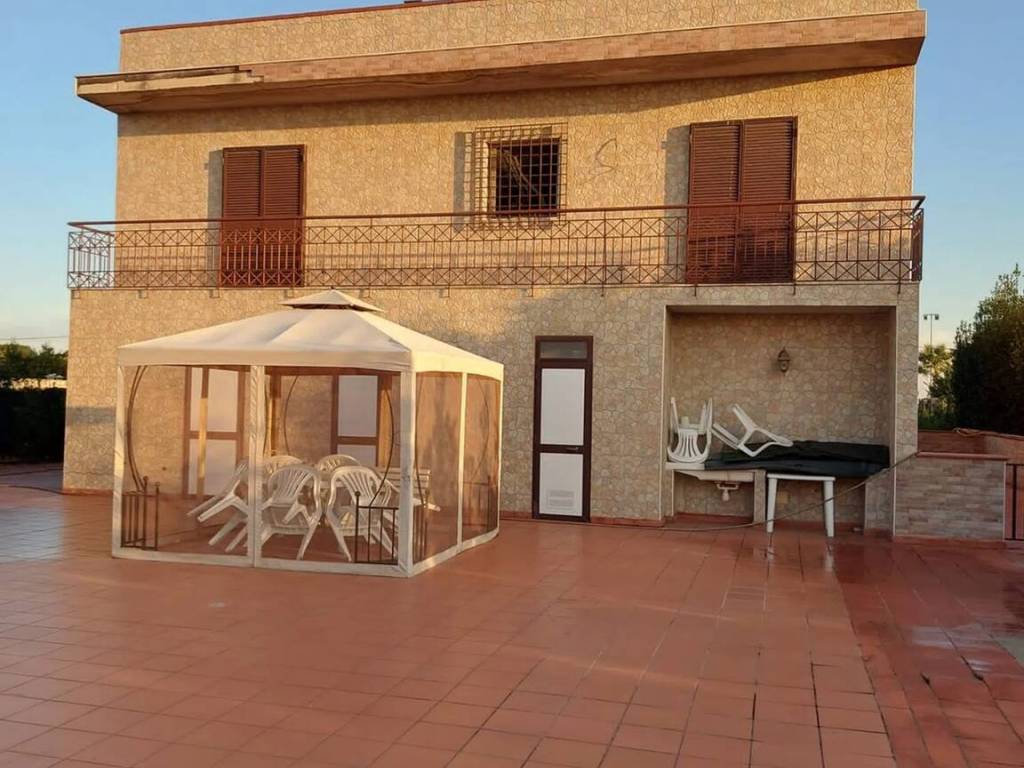 casa indipendente in vendita a Barletta in zona Borgovilla