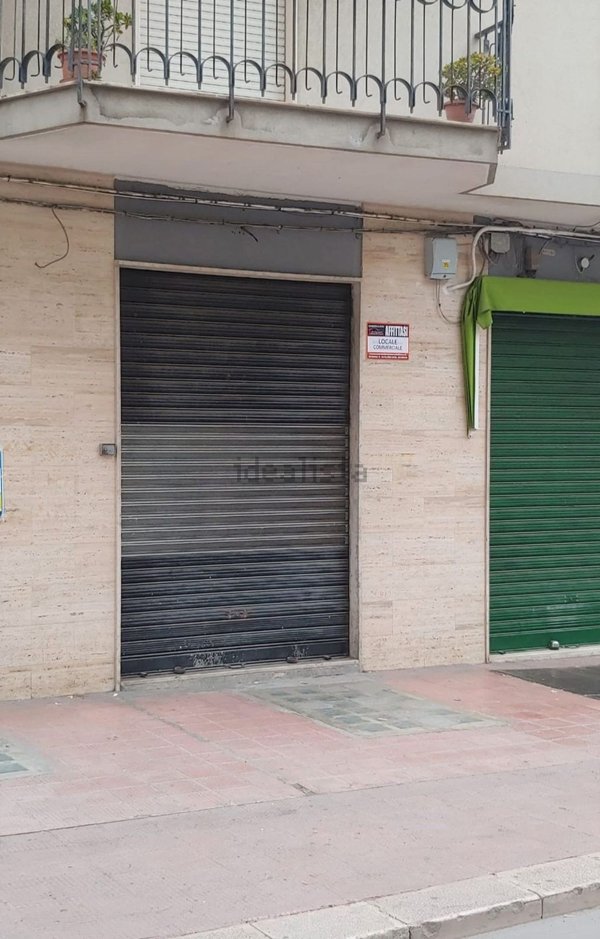 locale commerciale in vendita a Barletta in zona Centro Città