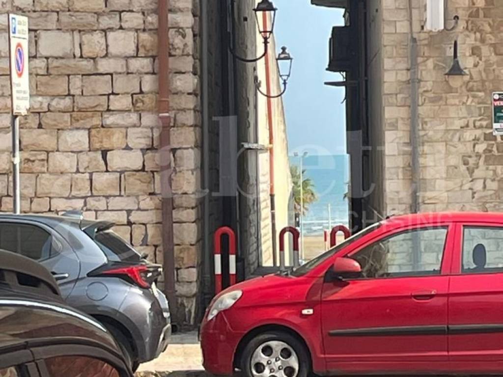 locale commerciale in vendita a Barletta in zona Centro Città