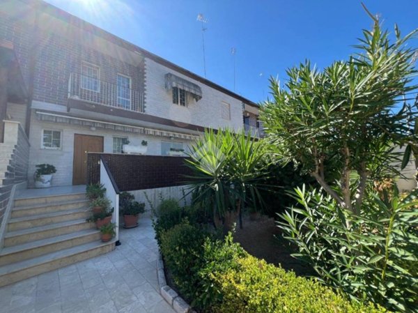 casa indipendente in vendita a Barletta in zona Borgovilla