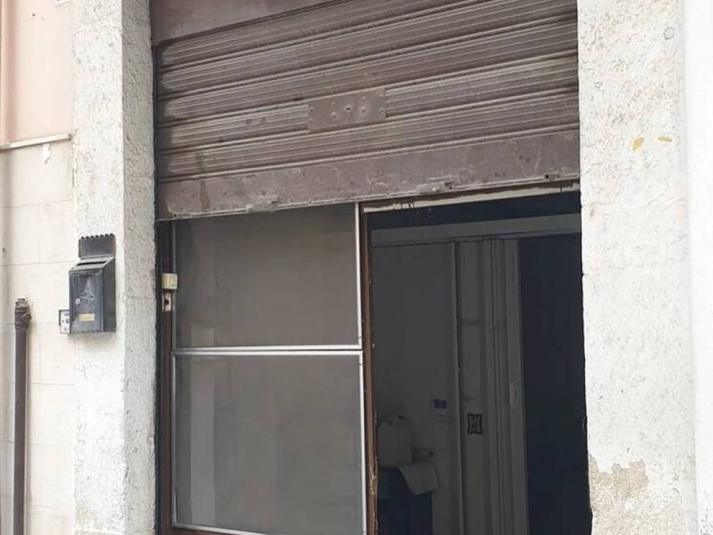 negozio in vendita a Barletta in zona Fiumara