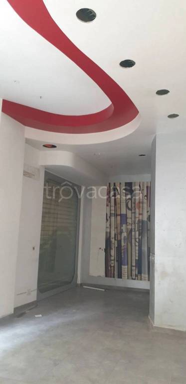 negozio in vendita a Barletta in zona Centro Città
