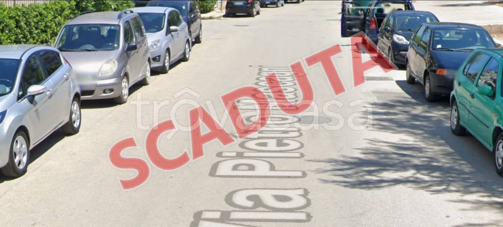 locale commerciale in vendita a Barletta