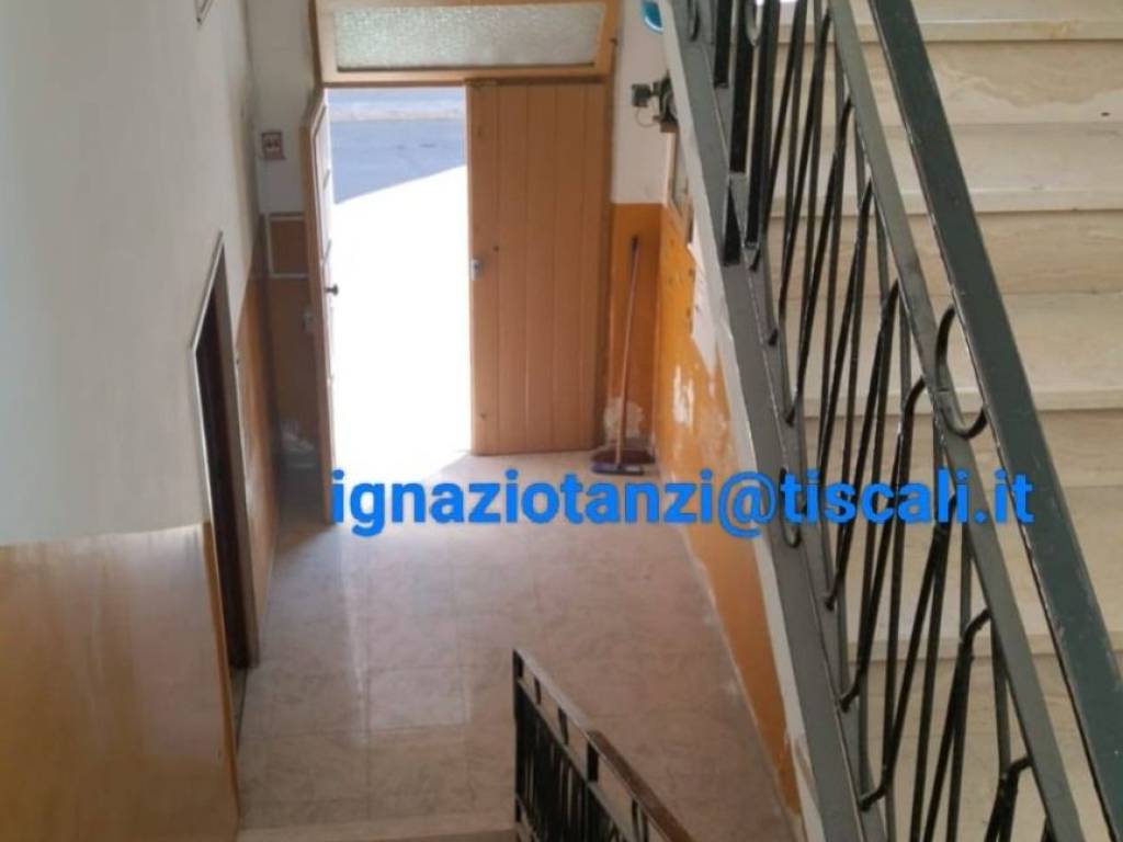 intera palazzina in vendita a Barletta in zona Settefrati