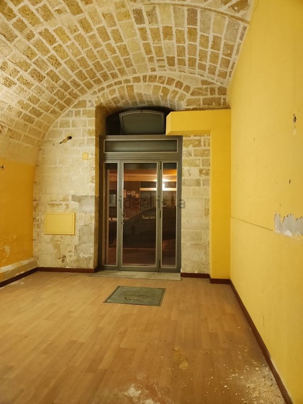 locale commerciale in vendita a Barletta in zona Centro Città