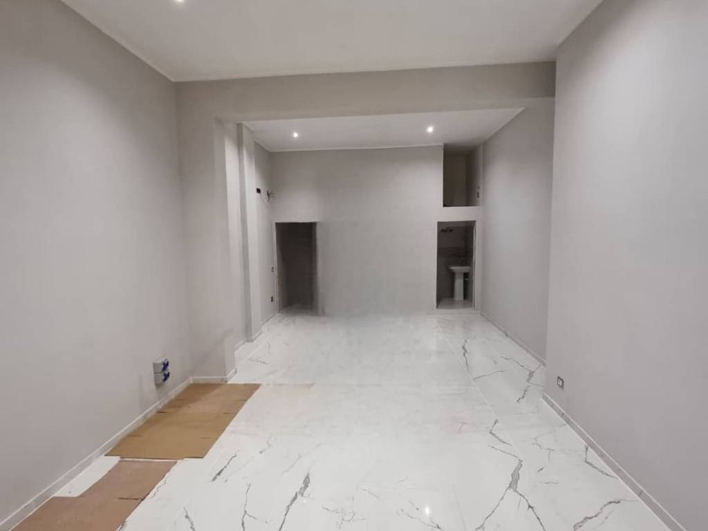 negozio in vendita a Barletta in zona Fiumara