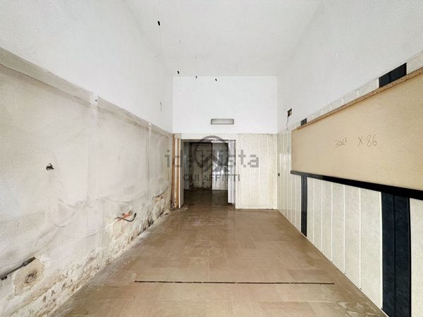 locale commerciale in vendita a Barletta in zona Borgovilla