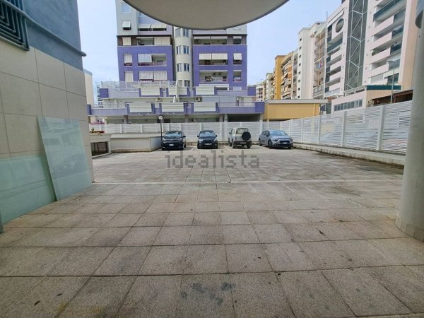 locale commerciale in vendita a Barletta