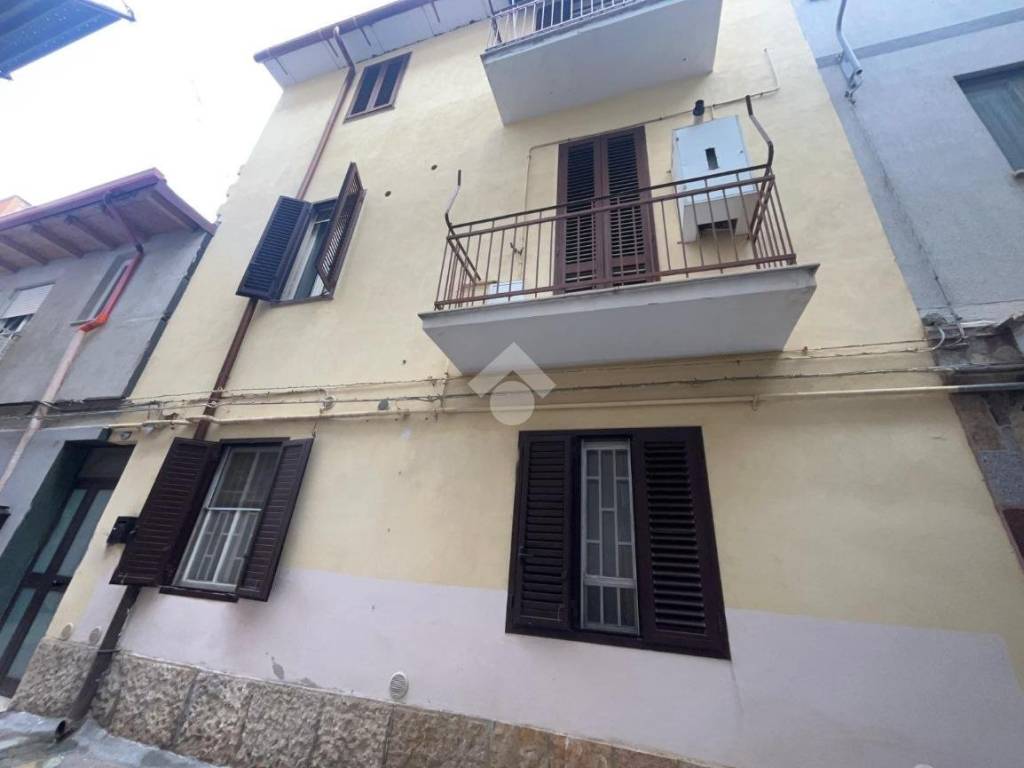 intera palazzina in vendita a Barletta in zona Patalini