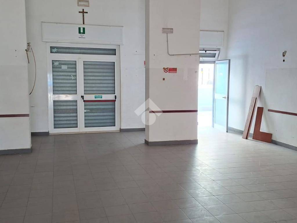 negozio in vendita a Barletta in zona Patalini