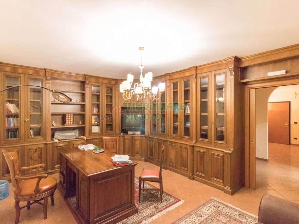 ufficio in vendita a Barletta in zona Patalini