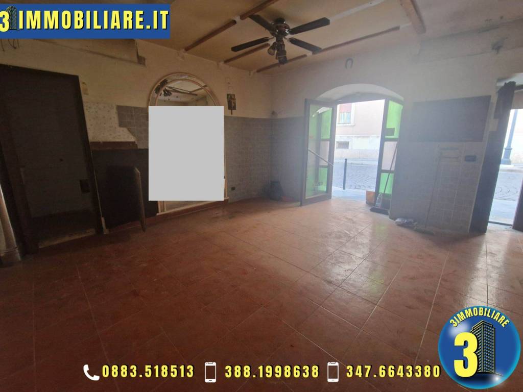 negozio in vendita a Barletta in zona Patalini