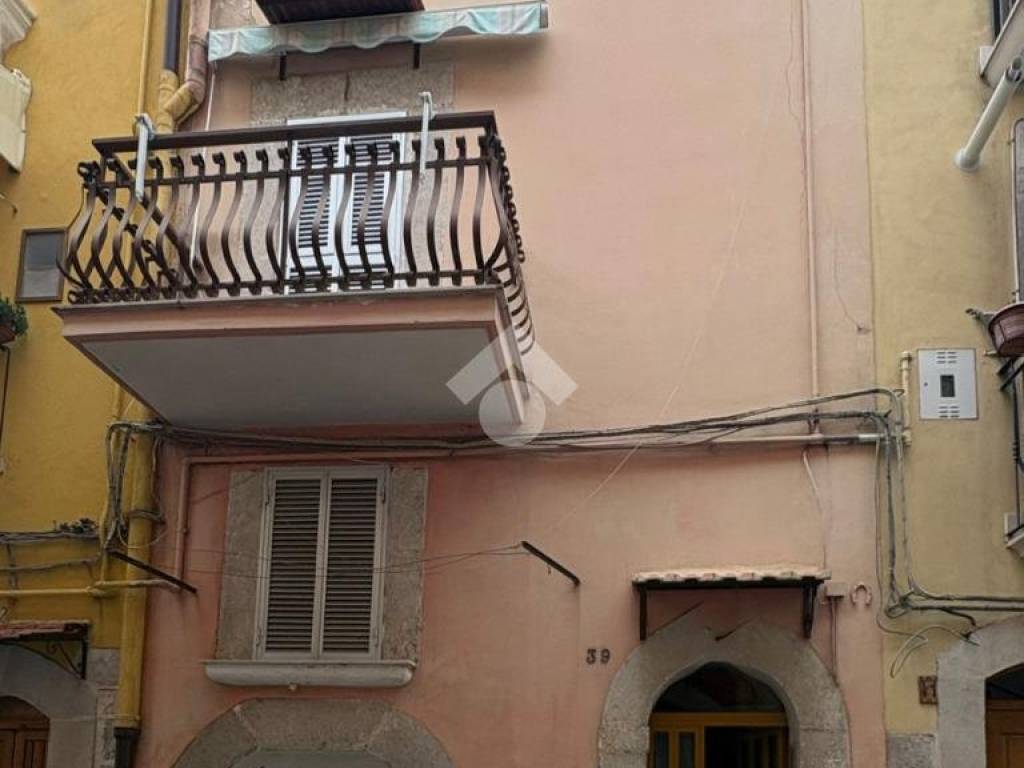 intera palazzina in vendita a Barletta in zona Settefrati