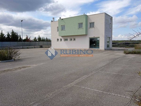 intera palazzina in vendita a Barletta in zona Montaltino