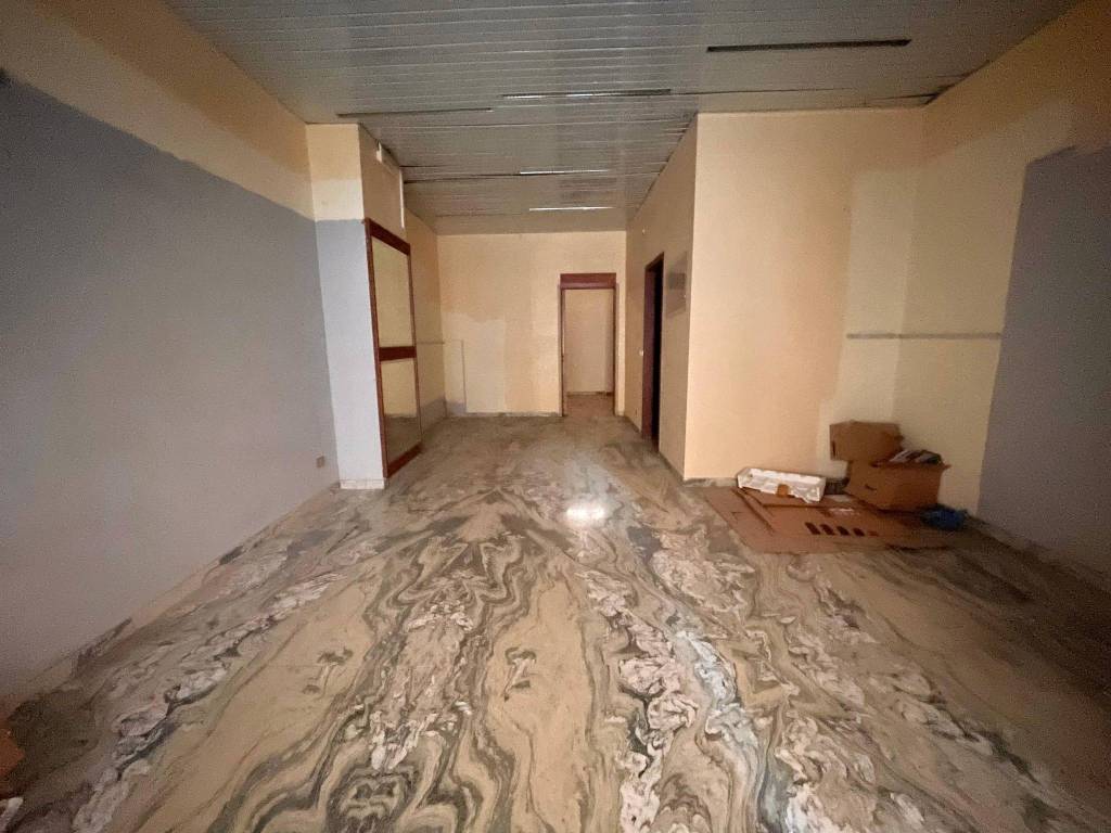 locale commerciale in vendita a Barletta in zona Fiumara