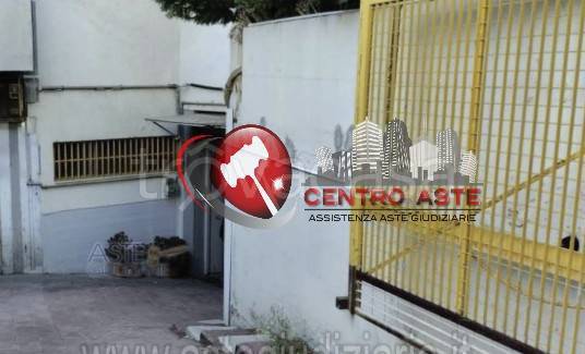 locale commerciale in vendita a Barletta in zona Patalini