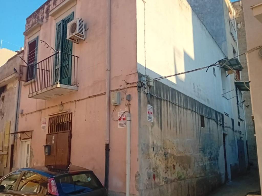 intera palazzina in vendita a Barletta in zona Settefrati