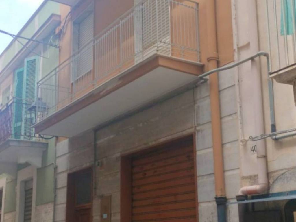 intera palazzina in vendita a Barletta in zona Fiumara