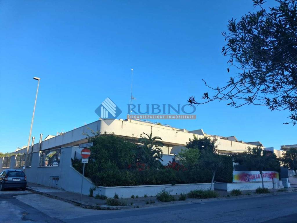 locale commerciale in vendita a Barletta