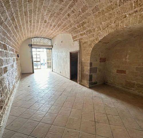 negozio in vendita a Barletta in zona Settefrati