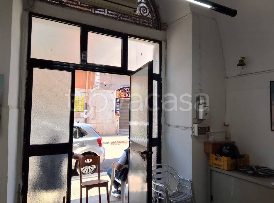 negozio in vendita a Barletta in zona Centro Città