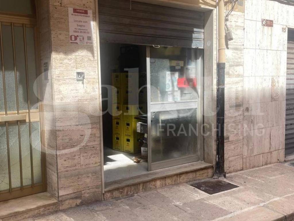 locale commerciale in vendita a Barletta in zona Centro Città