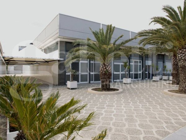 locale commerciale in vendita a Barletta