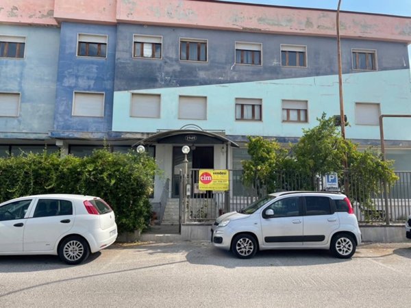 locale commerciale in vendita a Barletta