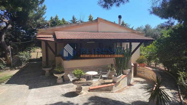 casa indipendente in vendita a Barletta